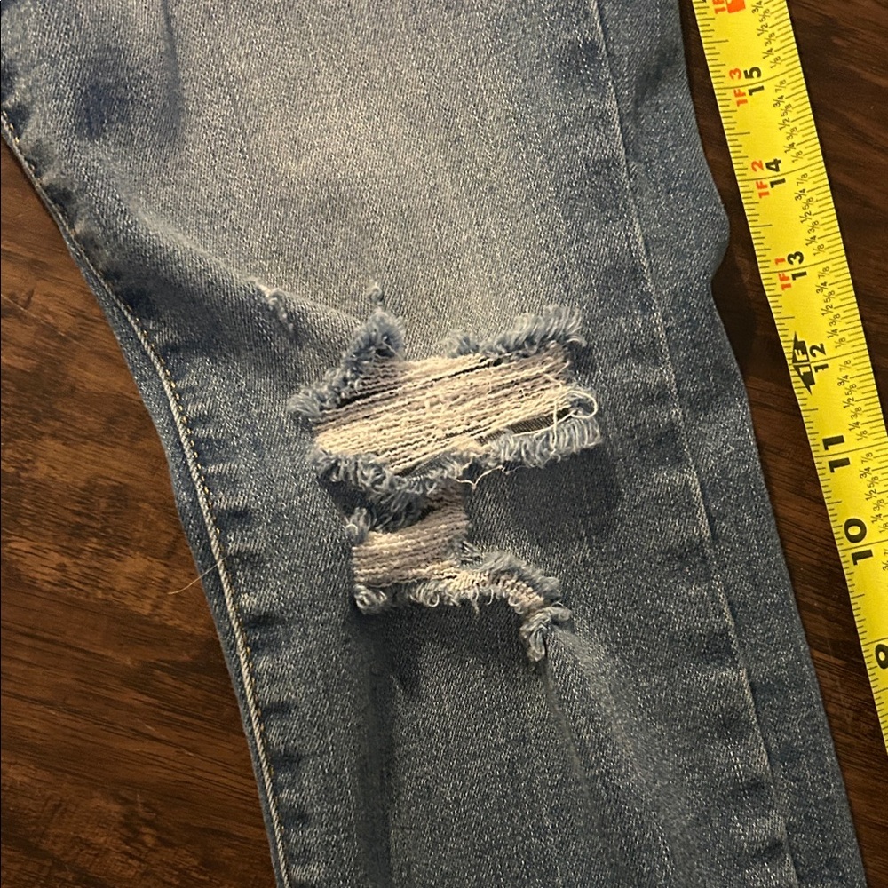 Universal Thread Medium Blue Ripped Skinny Jeans - Picture 4 of 6